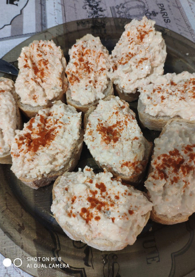 Una foto de Tapa de surimi y atún en mambo