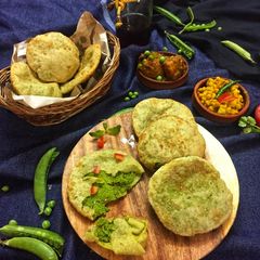 A picture of Peas kachori.