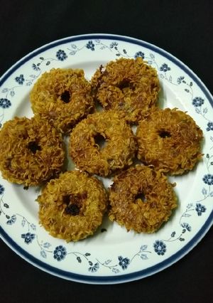 চিকেন নুডলস ডোনাট রেসিপির প্রধান ছবি