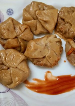 A picture of Atta Momos.