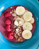 Bowl de fresa con blackberries