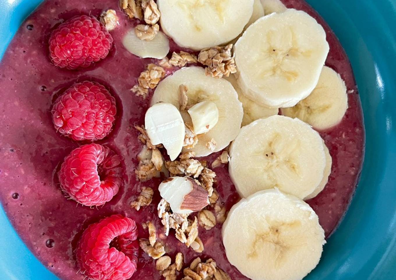 Bowl de fresa con blackberries