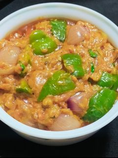 प्याज़ और शिमला मिर्च की सब्जी (pyaz aur shimla mirch ki sabzi recipe in Hindi) रेसिपी मुख्य फोटो