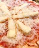 Pizza phô mai con bò cười