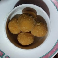 A picture of Besan ke laddu.