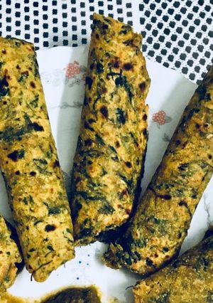 A picture of Methi paratha.
