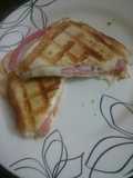 Sándwich doble de jamón y queso