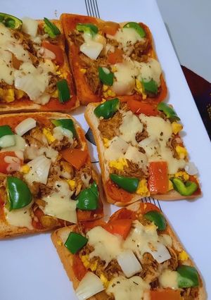 A picture of 🧇🍕Bread pizza🍕 🍕.