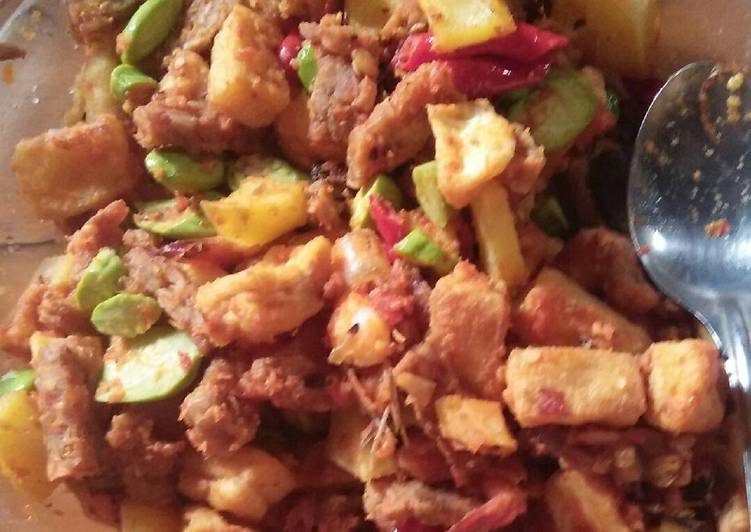 Sambal goreng udang pete