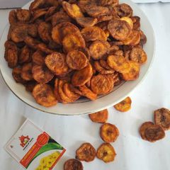 A picture of Ripe plantain chips.