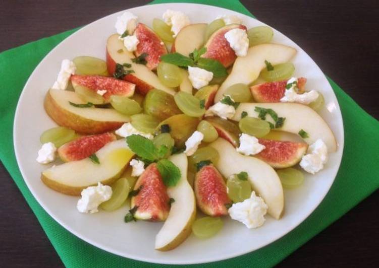 Ricetta Insalata di uva, pere, fichi, noci e chèvre con ...