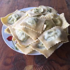 A picture of Spinach ricotta ravioli (ravioli plnené špenátom a ricottou).
