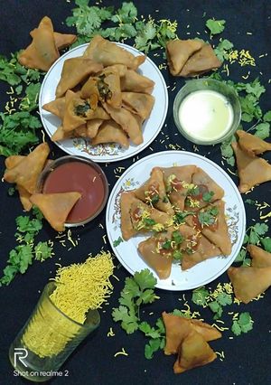 લીલી ડુંગળી ના સમોસા ( Green Onion samosa in Gujarati recipe રેસીપી મુખ્ય ફોટો
