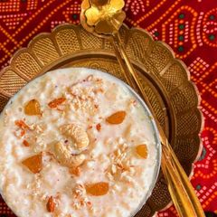A picture of Rice Pudding/ Danedar Kesari Phirni Whithout Grind/Creamy Rice Kheer ✨.