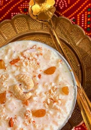 A picture of Rice Pudding/ Danedar Kesari Phirni Whithout Grind/Creamy Rice Kheer ✨.
