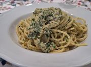 Una foto di uovo e pasta
