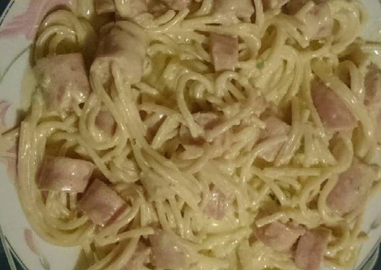 Spaguetti picante con salchichas