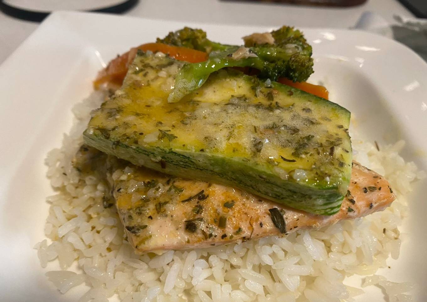 Salmón al horno con vegetales