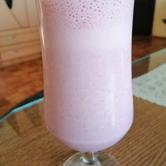 A picture of Strawberry Milkshake without ice-cream🍹.