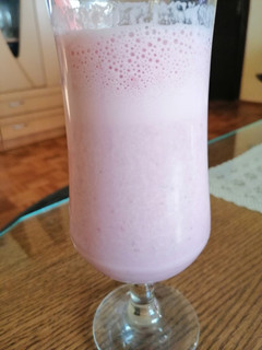 A picture of Strawberry Milkshake without ice-cream🍹.