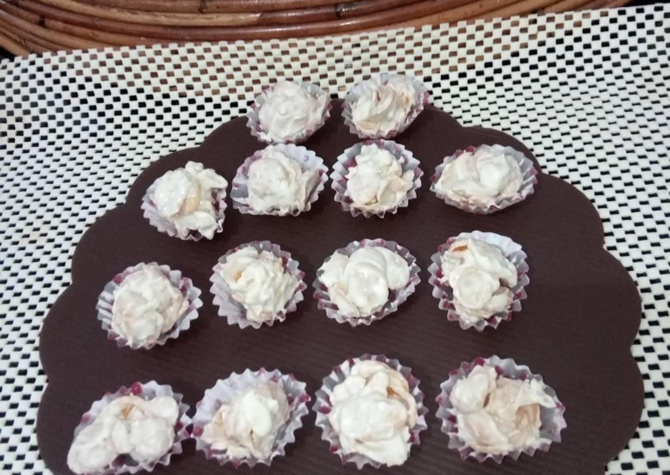 Langkah Mudah untuk Membuat CornFlakes White Chocolate Compound, Enak
Banget