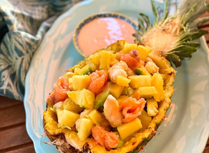 Foto principal de Cocktail de marisco en piña