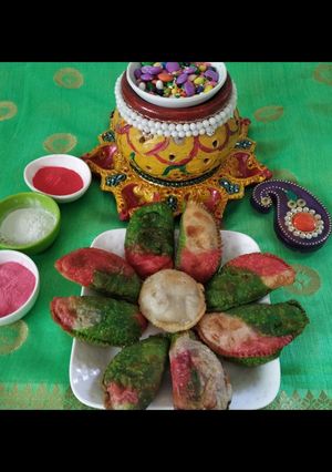A picture of Ghughra/Gujiya.