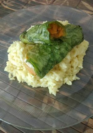 Una foto de Niños envueltos de verdura con arroz