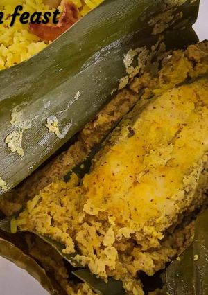 A picture of Bhetki machher paturi/ Barramundi cooked in banana leaves.