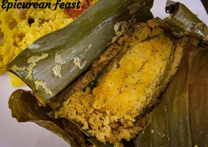 Bhetki machher paturi/ Barramundi cooked in banana leaves