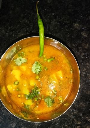 कच्चे आलू की सब्जी (kache aloo ki sabji ki recipe in Hindi) रेसिपी मुख्य फोटो