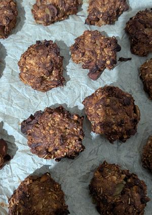 A picture of Oats Cookies with Banana and Nuts.