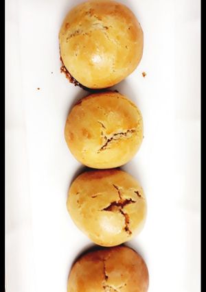 A picture of Stuffed buns.