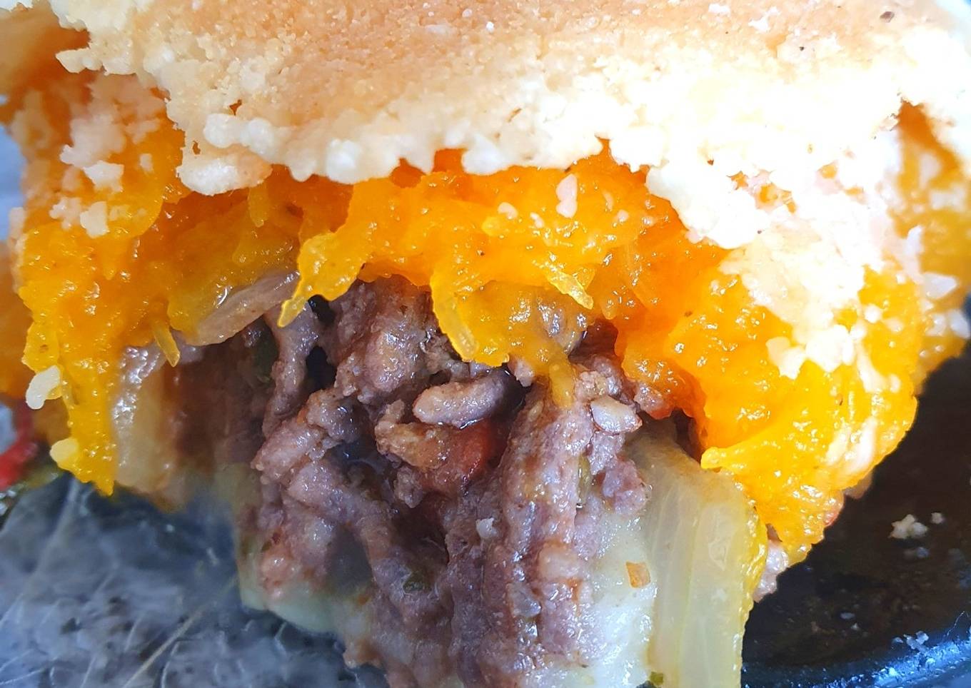 Pastel de puré mixto con carne y crujiente de queso ¡en sartén!