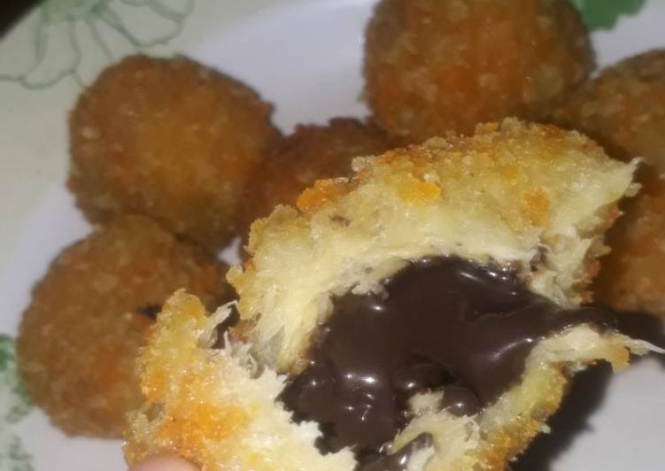 Bola pisang coklat lumer