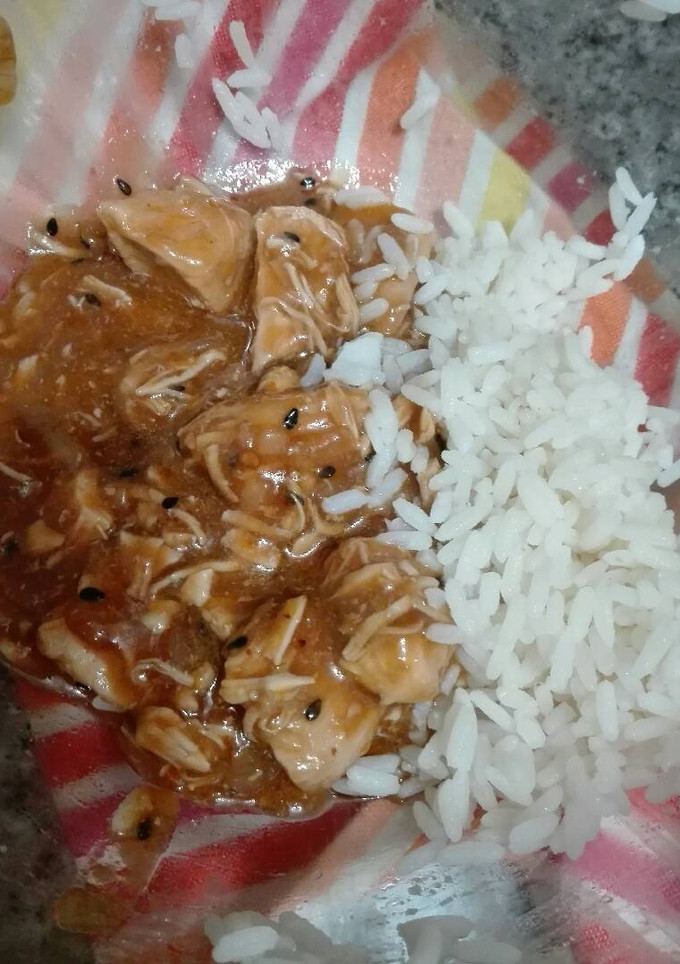 Una foto de Pollo en cubos a la bourbon