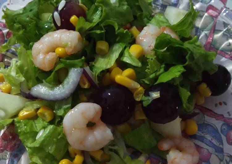 Salada com camarão e milho - Tudogosreceitas