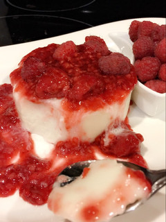 Una foto de Panna cotta proteica