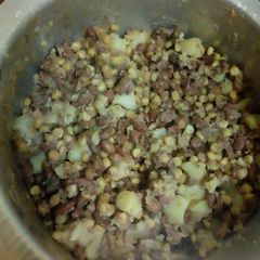 A picture of Githeri ya njugu.