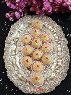 तिल मावा लड्डू (til mawa ladoo recipe in Hindi) रेसिपी मुख्य फोटो