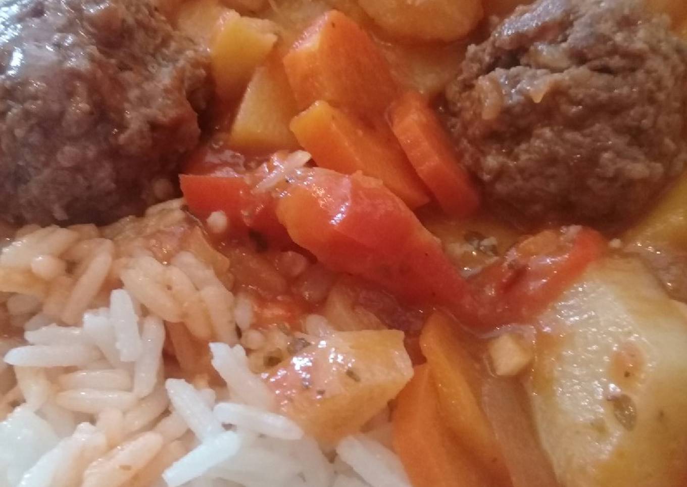 Albóndigas con estofado