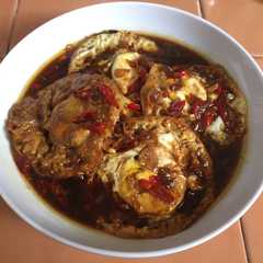 A picture of Telur kecap.
