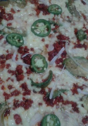Una foto de Pizza a la mexicana con una masa deliciosa 😋
