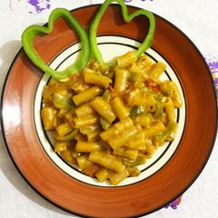 A picture of Pasta in rosted bell peper sauce.