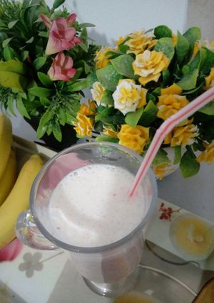 Una foto de Batido de bananas y frutillas