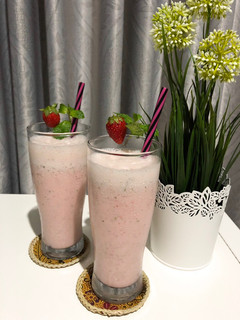 Foto resep Strawberry Yogurt Smoothie