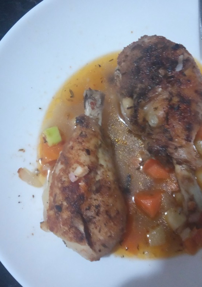 Una foto de Jamoncitos de pollo al horno con hortalizas