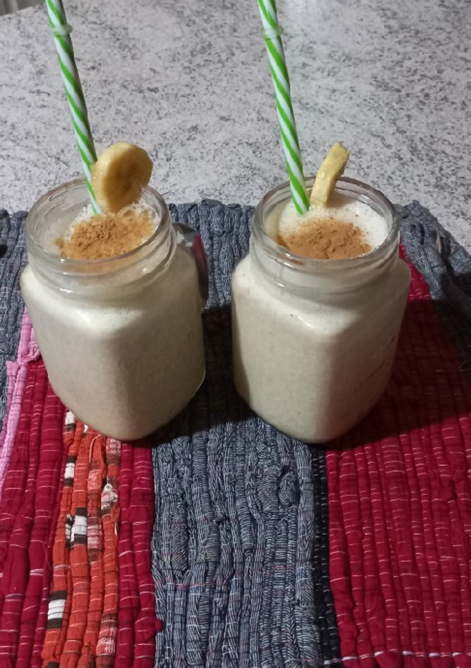 Una foto de Licuado de avena, banana y manzana 🍎🍌🍌