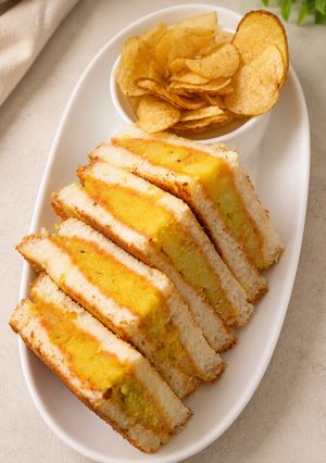 A picture of No Onion No garlic potato Sandwich.