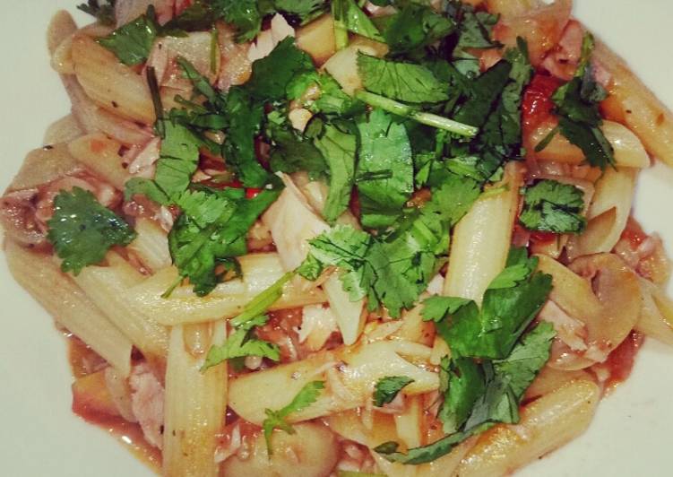 Langkah Mudah untuk Menyiapkan Spicy Tuna Pasta with Mushroom, Bisa Manjain Lidah